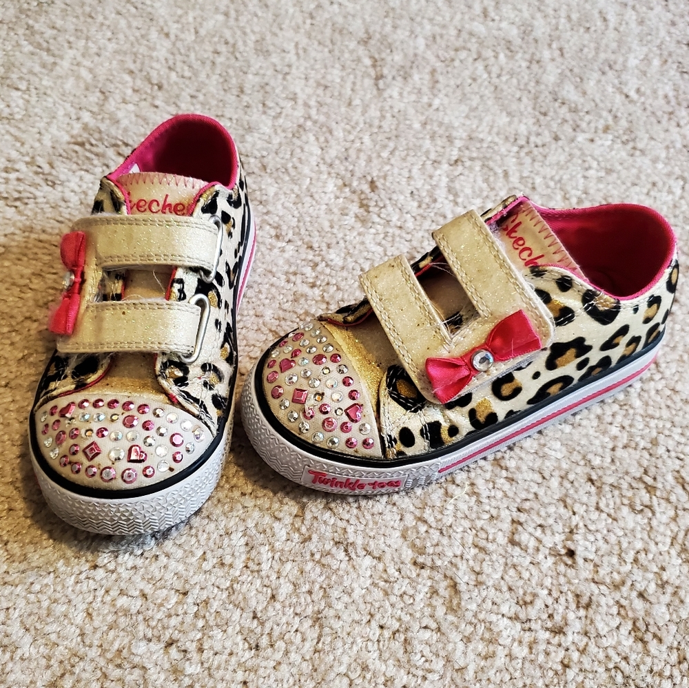 Size 8 twinkle toes by sketchers